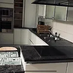 Au Manoir Des Vallees Bed and Breakfast 4*