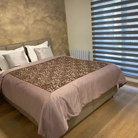 Au Manoir Des Vallees Bed & Breakfast Maffe