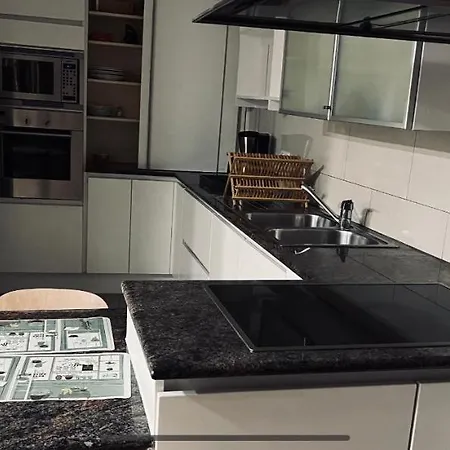 Au Manoir Des Vallees Bed & Breakfast 4*