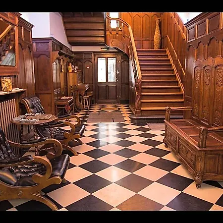 Au Manoir Des Vallees 4*