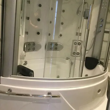 Au Manoir Des Vallees Bed & Breakfast 4*