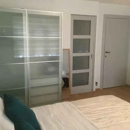 Au Manoir Des Vallees Bed & Breakfast Maffe