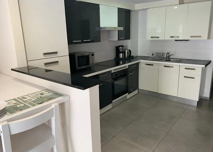 Au Manoir Des Vallees Bed & Breakfast